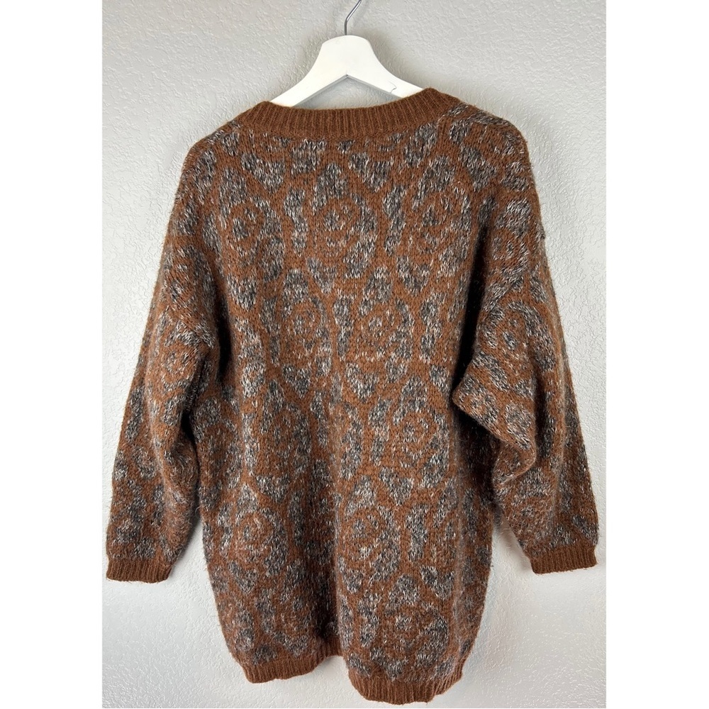 Benetton Vintage 80’s V-Neck Leopard Print Sweater, size Large - Picture 6 of 8